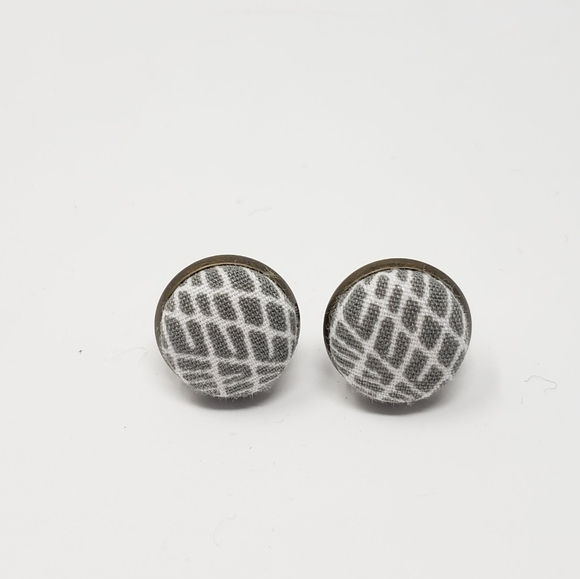 New Handmade | Upcycled Button Stud Earrings - Picture 1 of 3